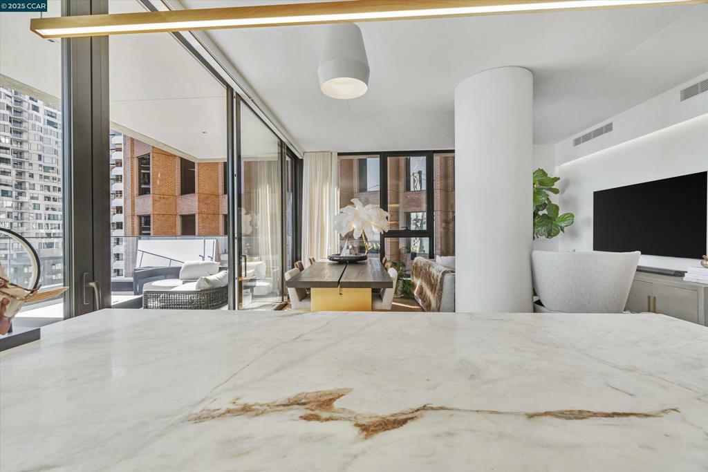 Property Photo:  1 Steuart Ln 1103  CA 94105 