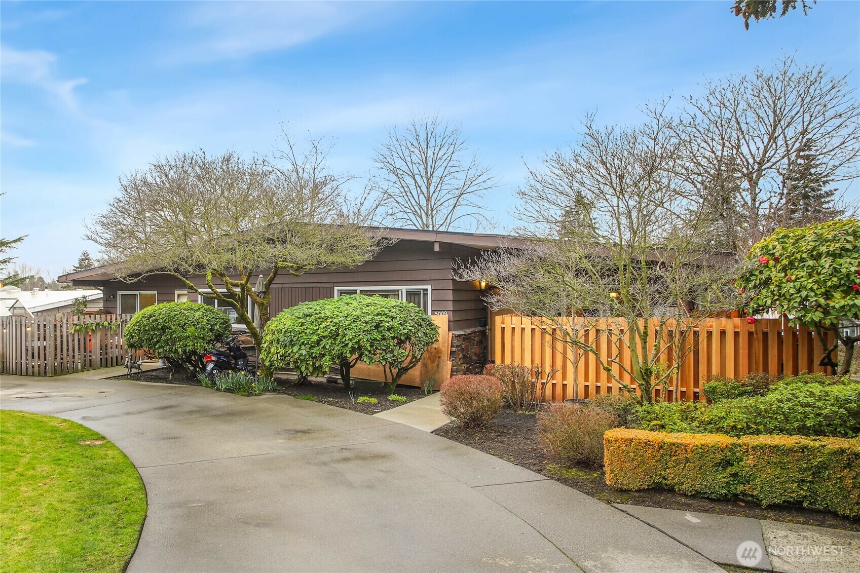 Property Photo: 5005 Sand Point Place NE WA 98105