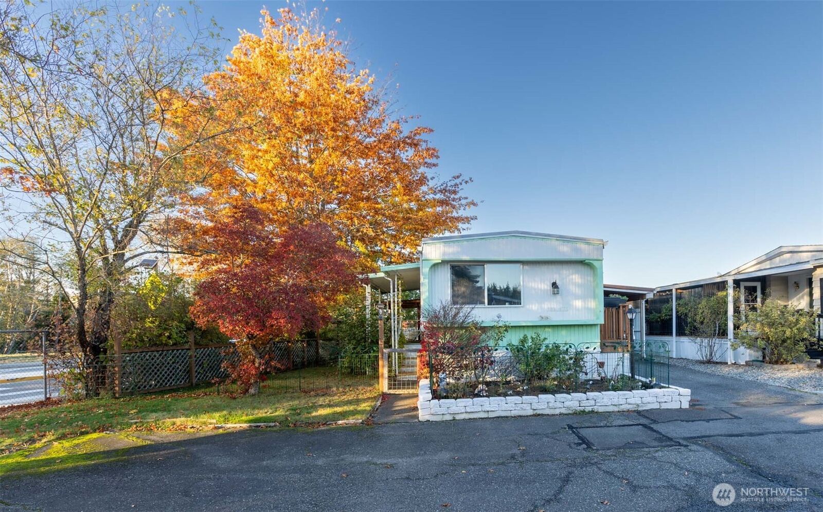 Property Photo:  1200  Lincoln Street 410  WA 98229 