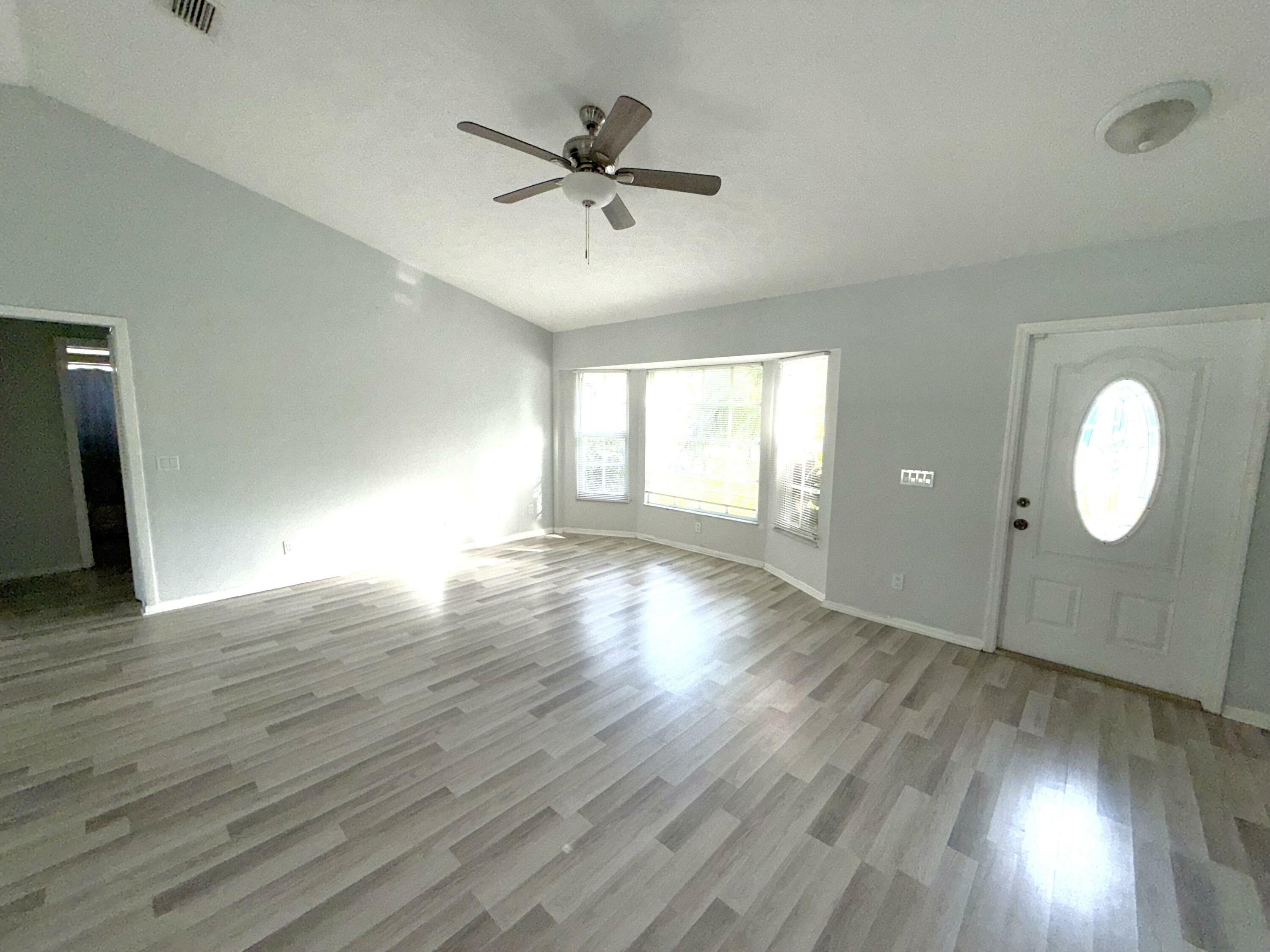 Property Photo:  1050 SE Euclid Lane  FL 34983 