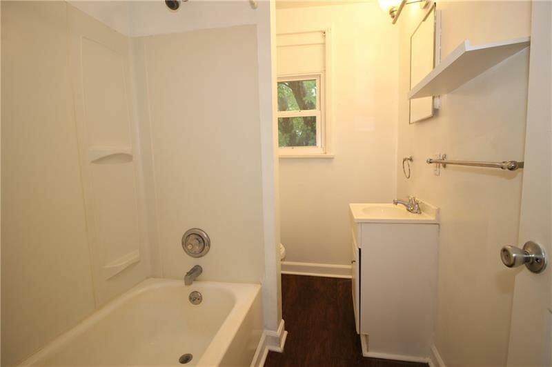 Property Photo:  180 Oneida St 2  PA 15211 