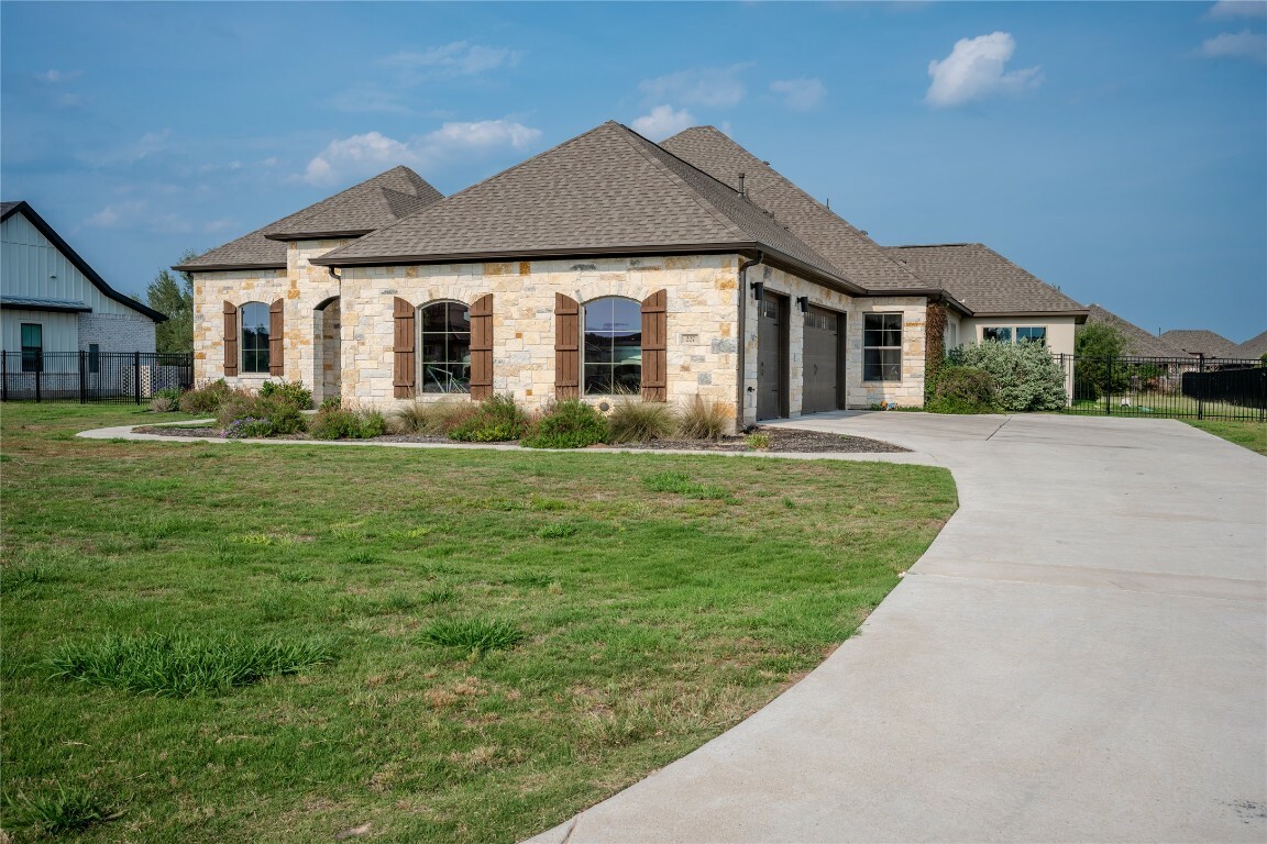 Property Photo: 227 Dally Court TX 78620