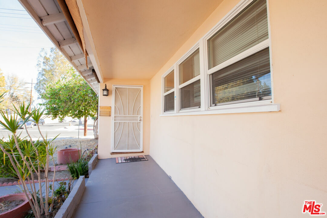 Property Photo:  19100   Hart St  CA 91335 