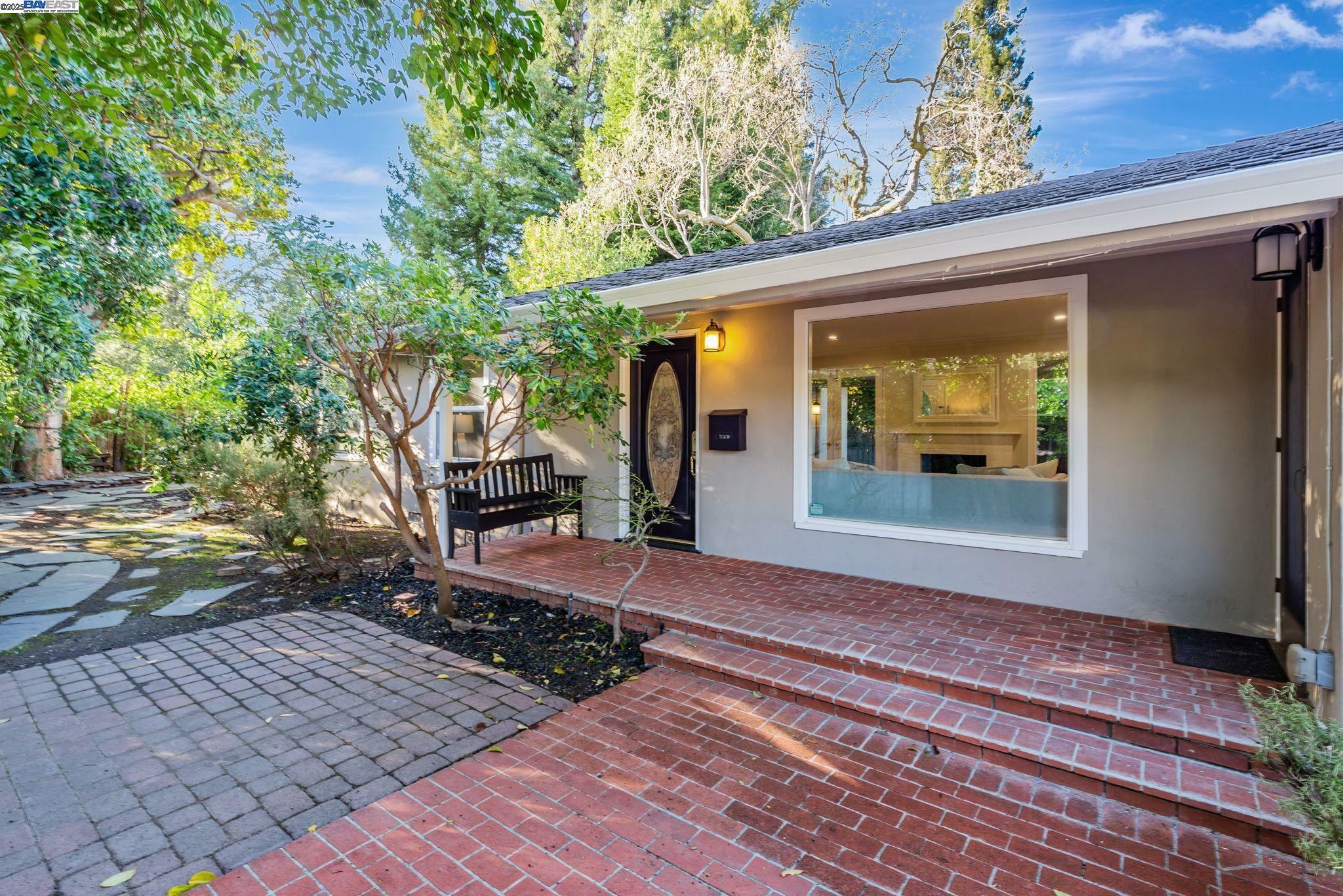 Property Photo:  1137 Forest Ave  CA 94301 