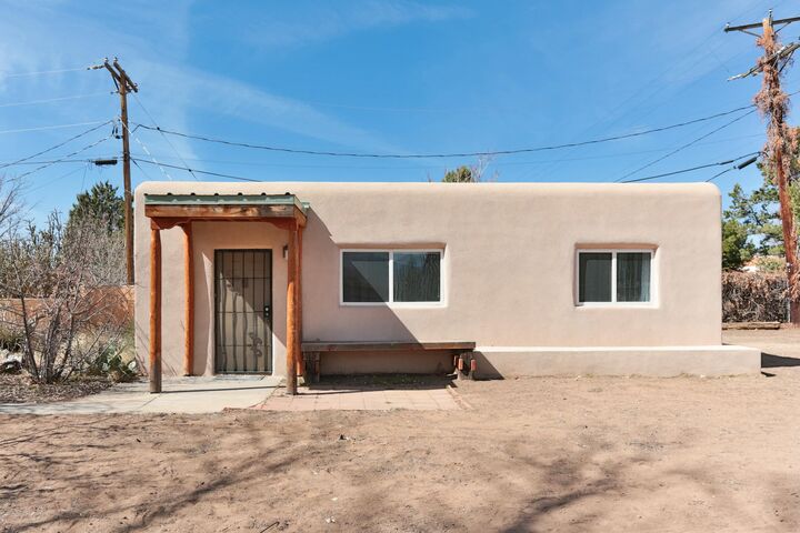 Property Photo: 627 Fairway Road NW NM 87107