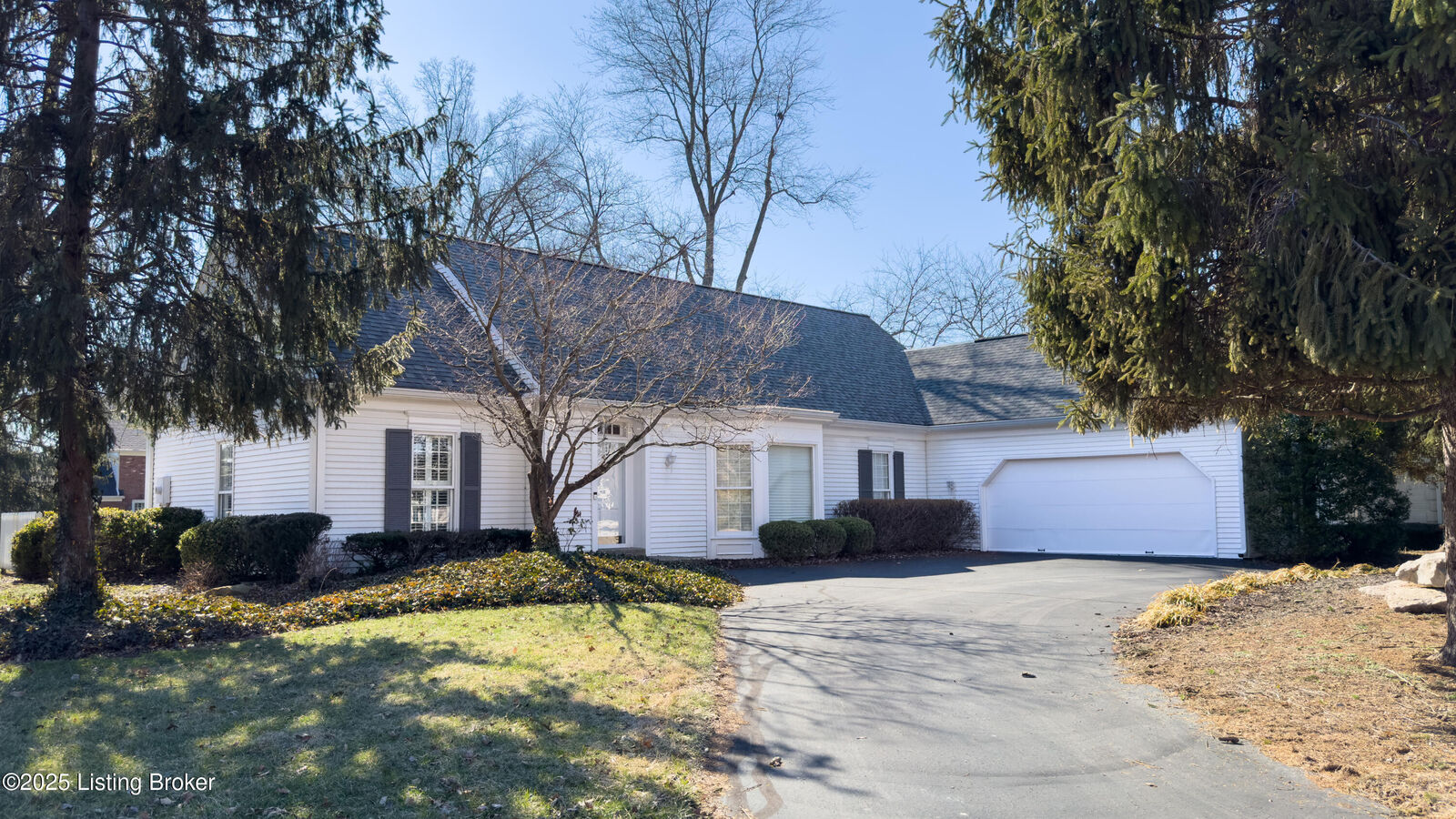 Property Photo:  8310 Salford Way  KY 40222 