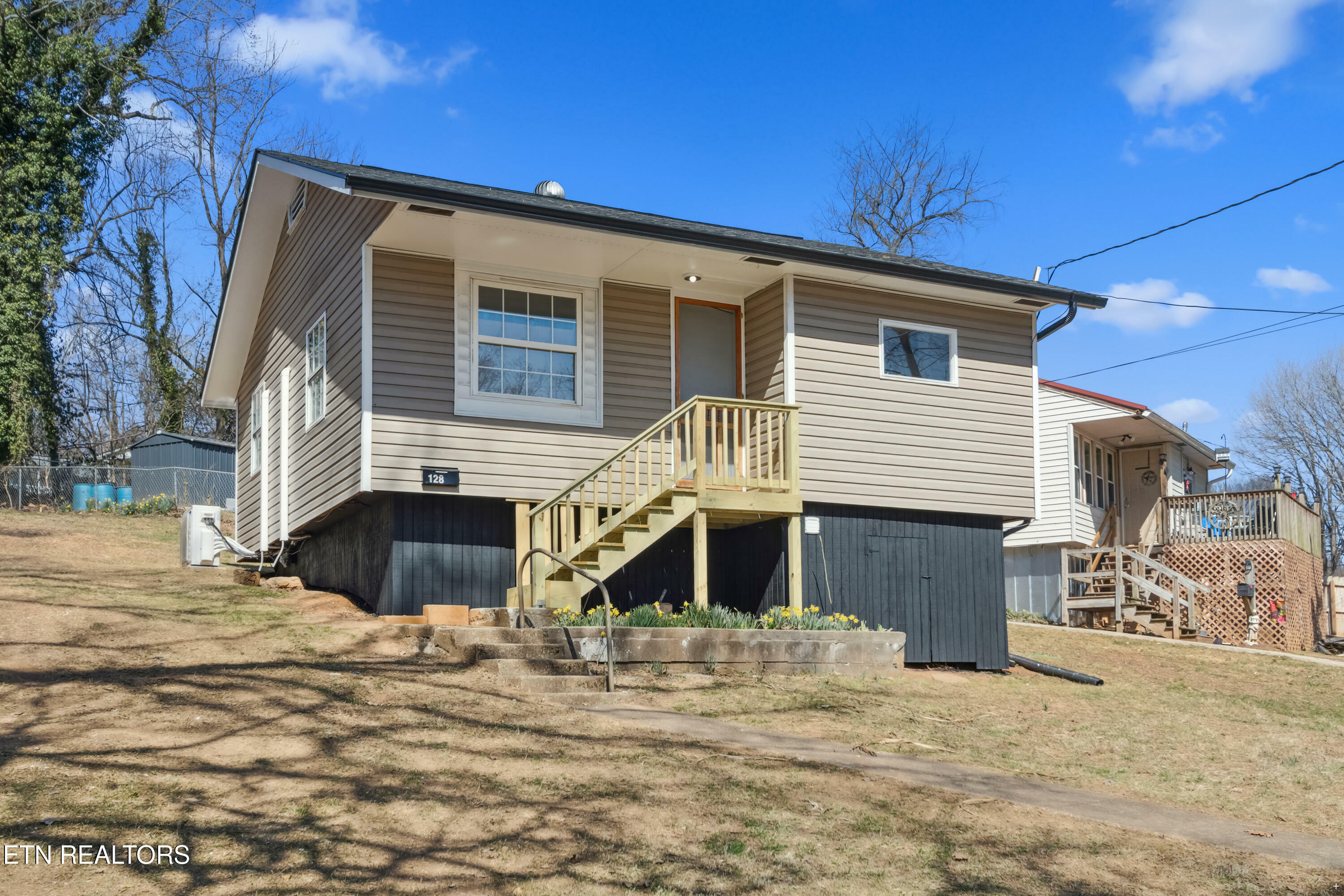 Property Photo:  128 E Wadsworth Circle  TN 37830 