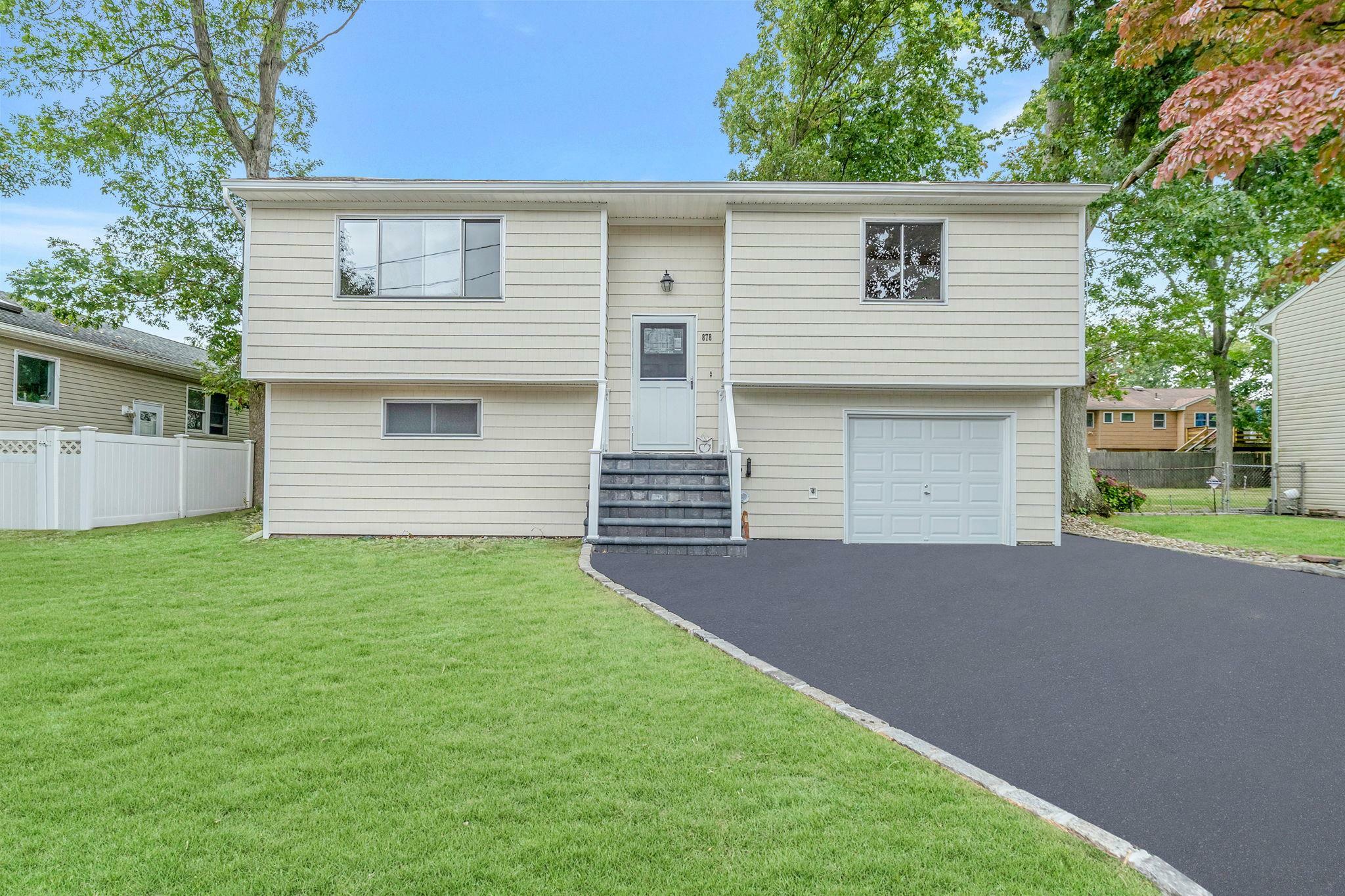 878 Udall Road  West Islip NY 11795 photo