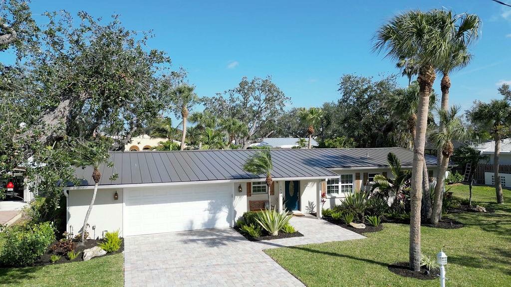 Property Photo:  1633 Ridgewood Lane  FL 34231 