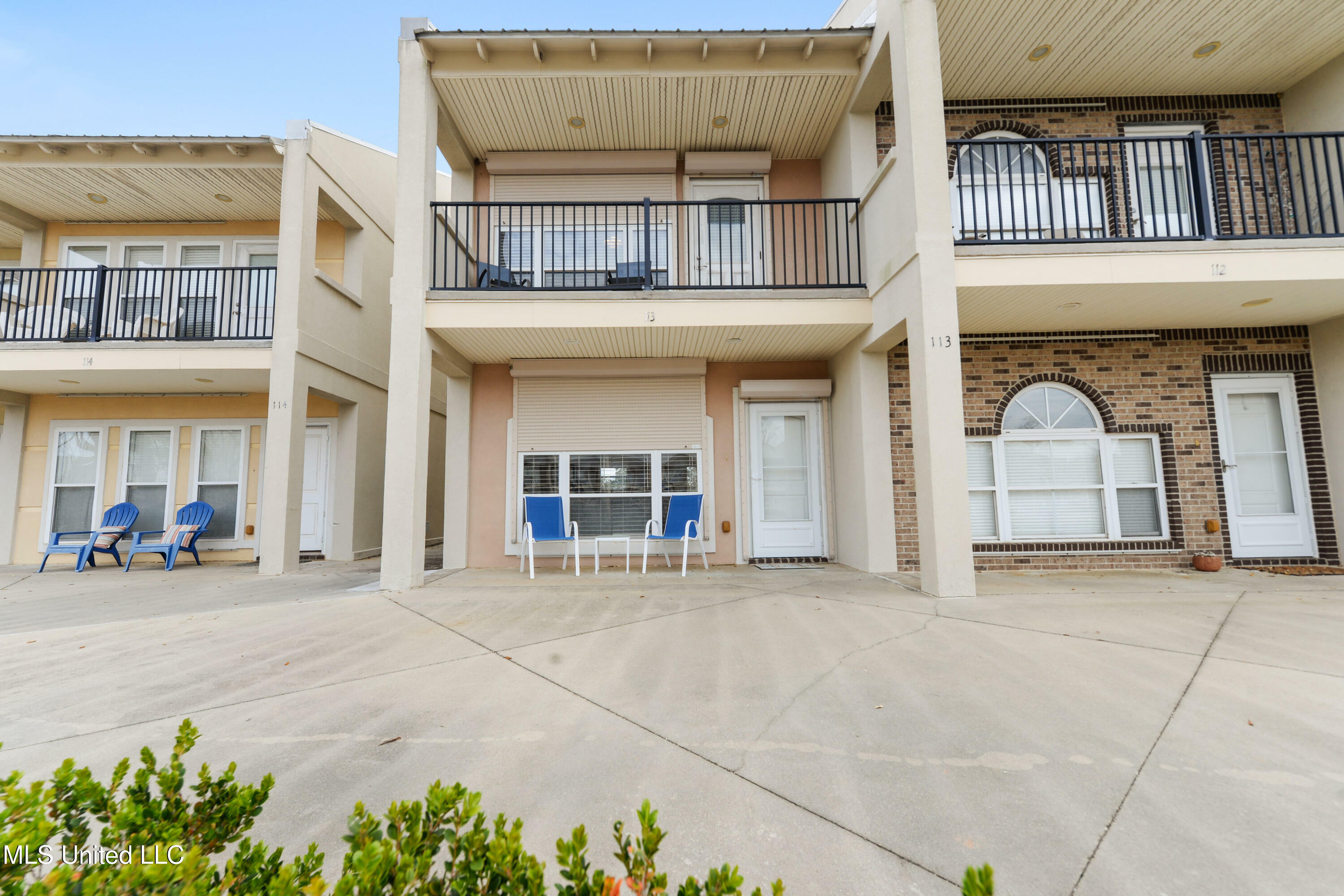 Property Photo:  548 W Beach Boulevard  MS 39560 