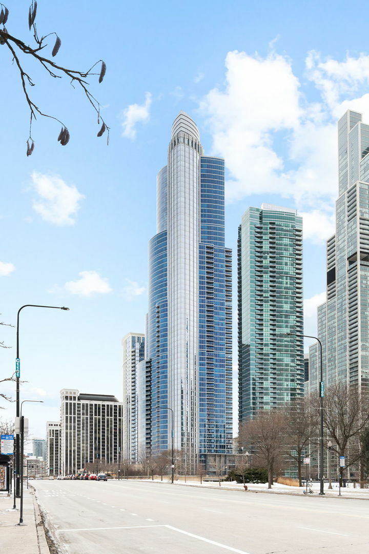 1211 S Prairie Avenue 6201  Chicago IL 60605 photo
