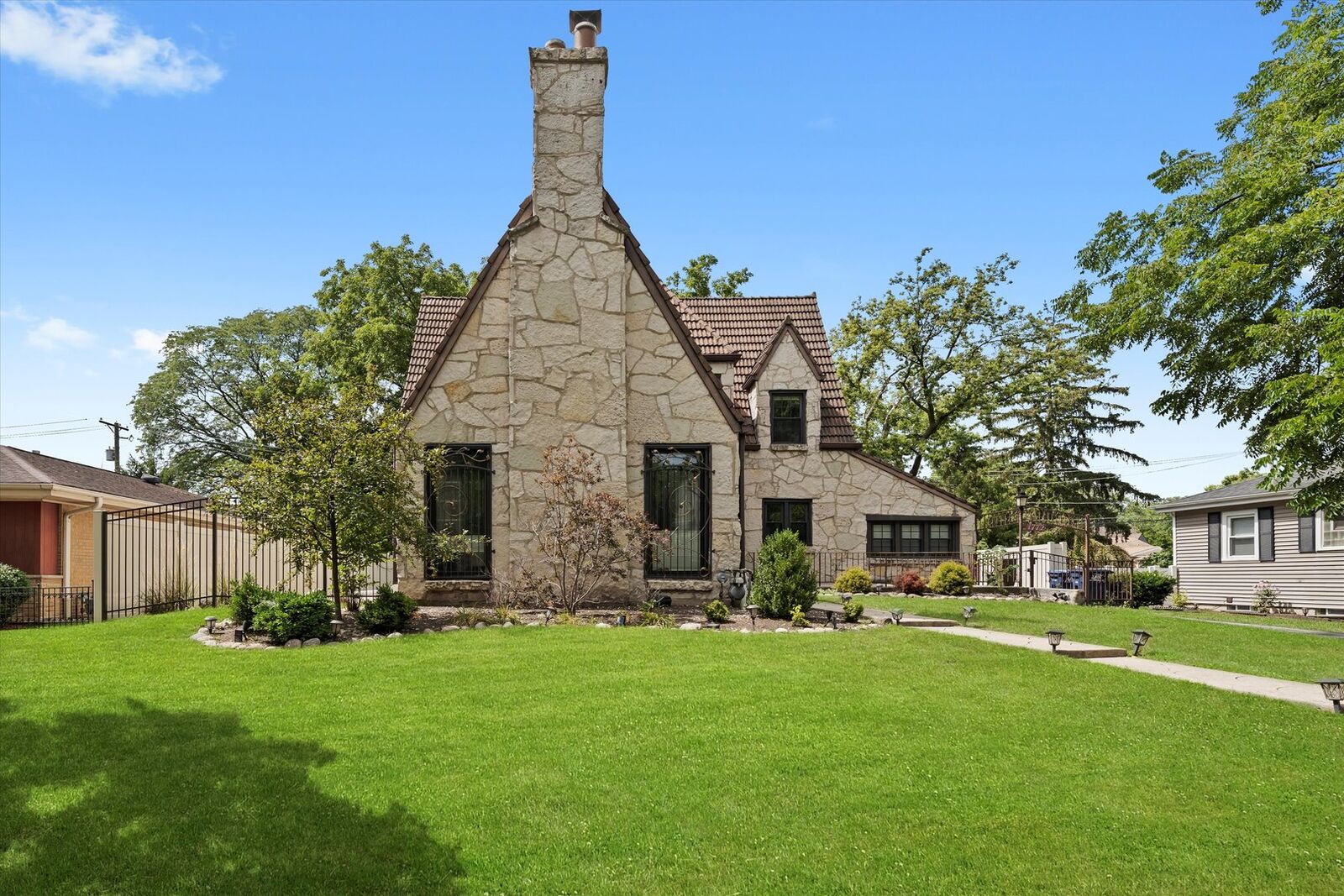 Property Photo: 1772 Birch Street IL 60018