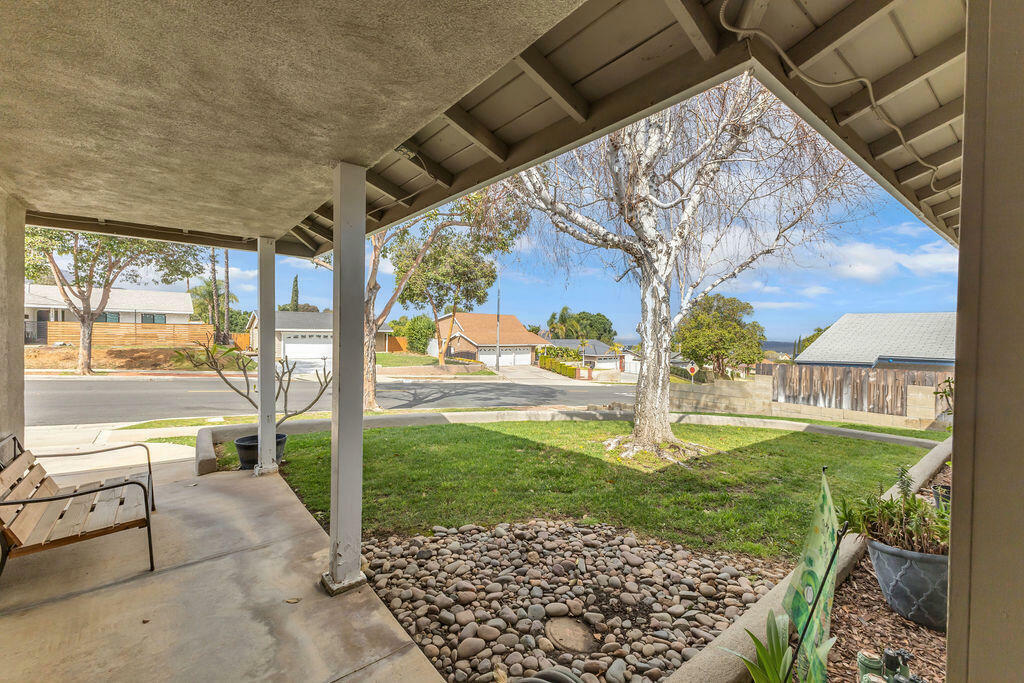 Property Photo:  2345 Avenida Del Vista  CA 92882 
