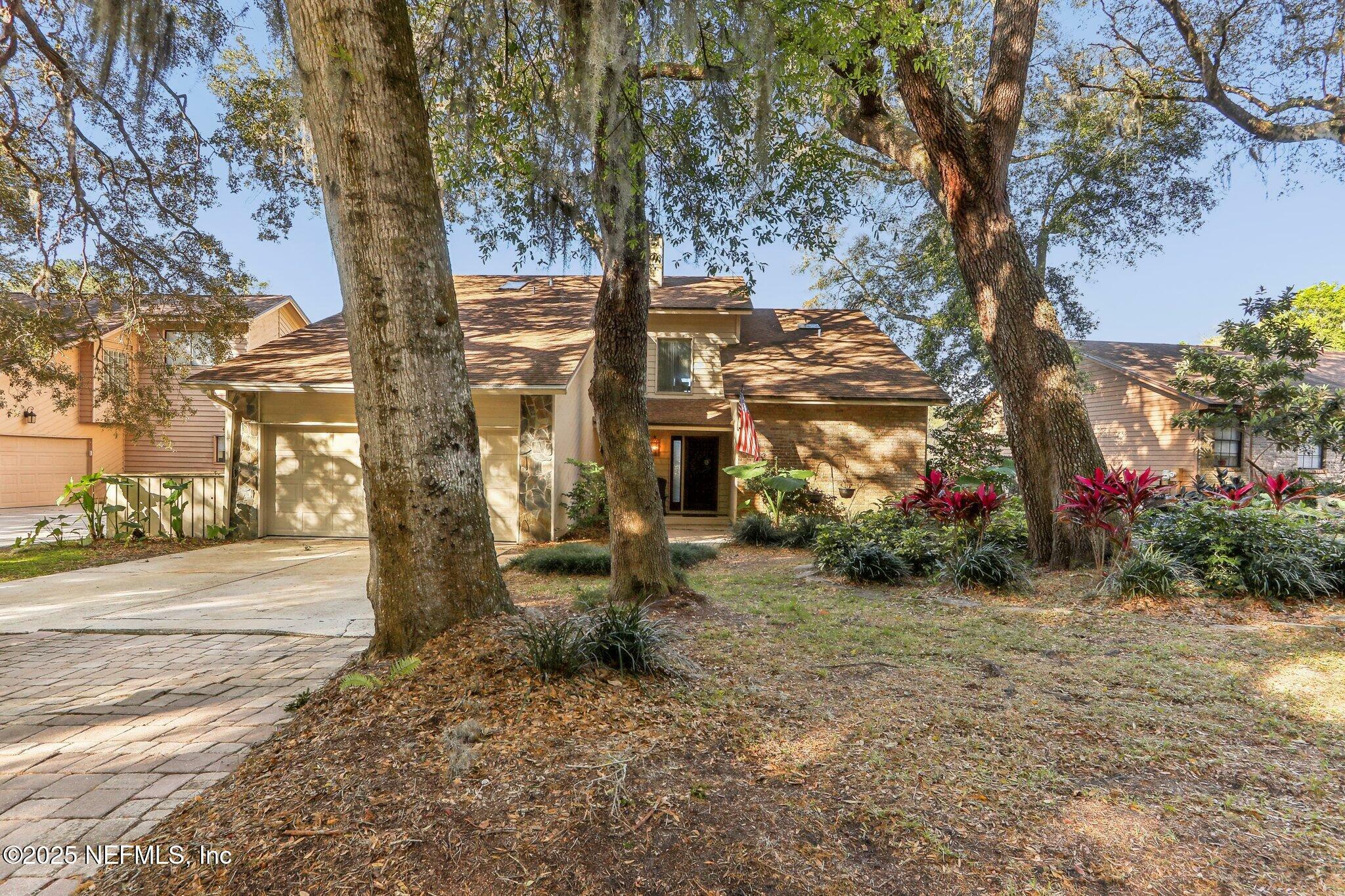 Property Photo:  4350 Springmoor Drive E  FL 32225 