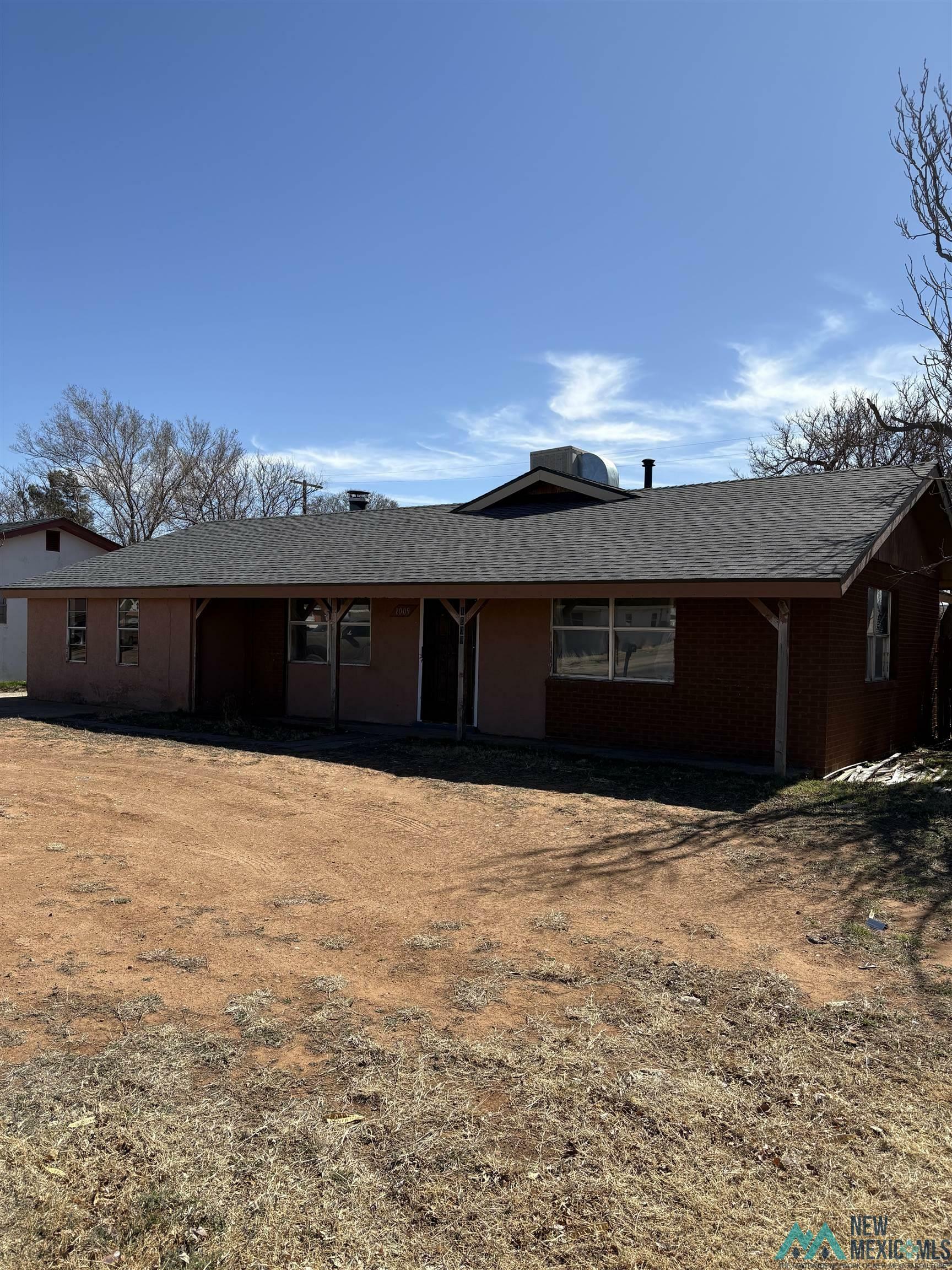 Property Photo:  1009 W Manana Boulevard  NM 88101 