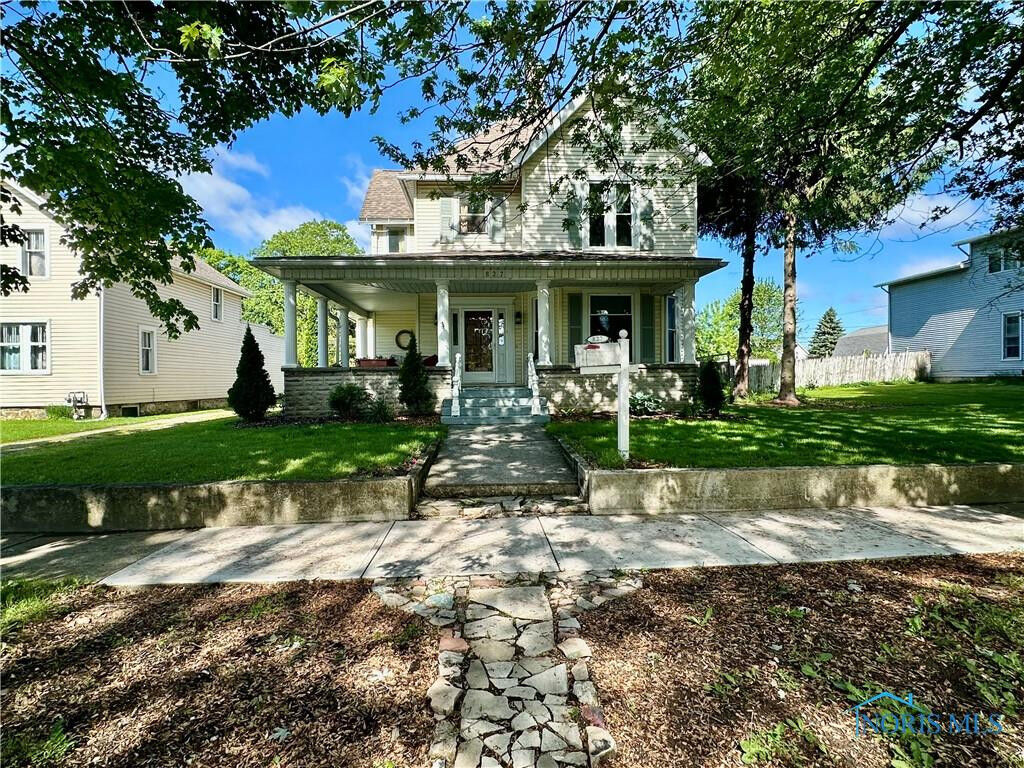 Property Photo:  827 N Main Street  OH 44830