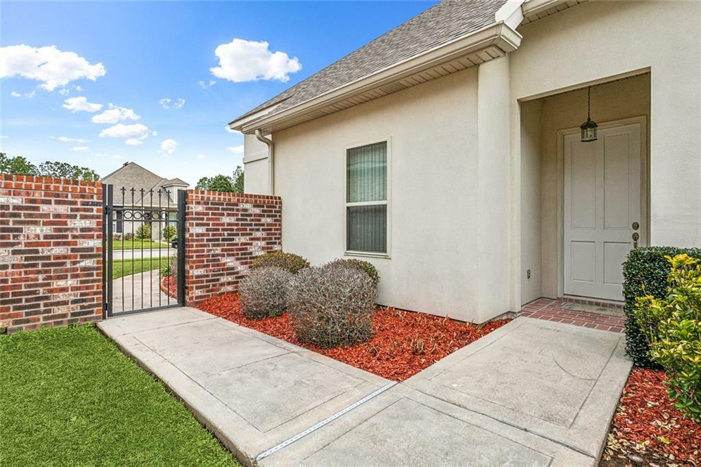 Property Photo:  266 S Orchard Lane  LA 70433 