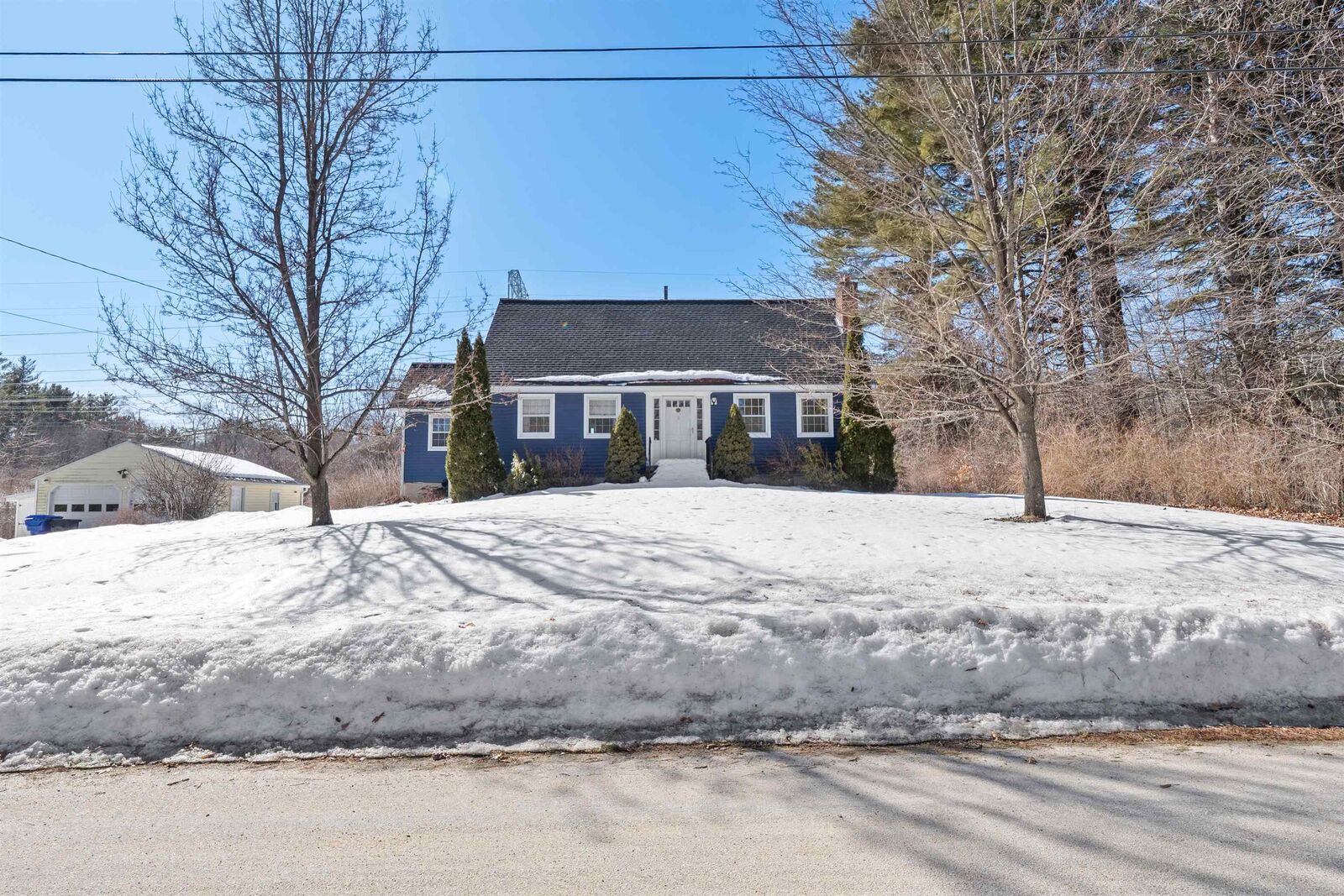 Property Photo:  8 Hopkins Drive  NH 03051 