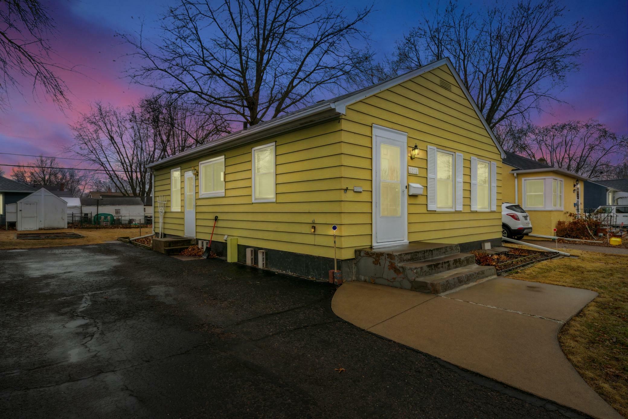 Property Photo:  2072 Case Avenue E  MN 55119 