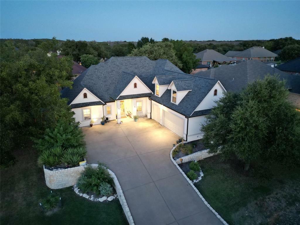 Property Photo: 8528 Kingsley Circle TX 76049