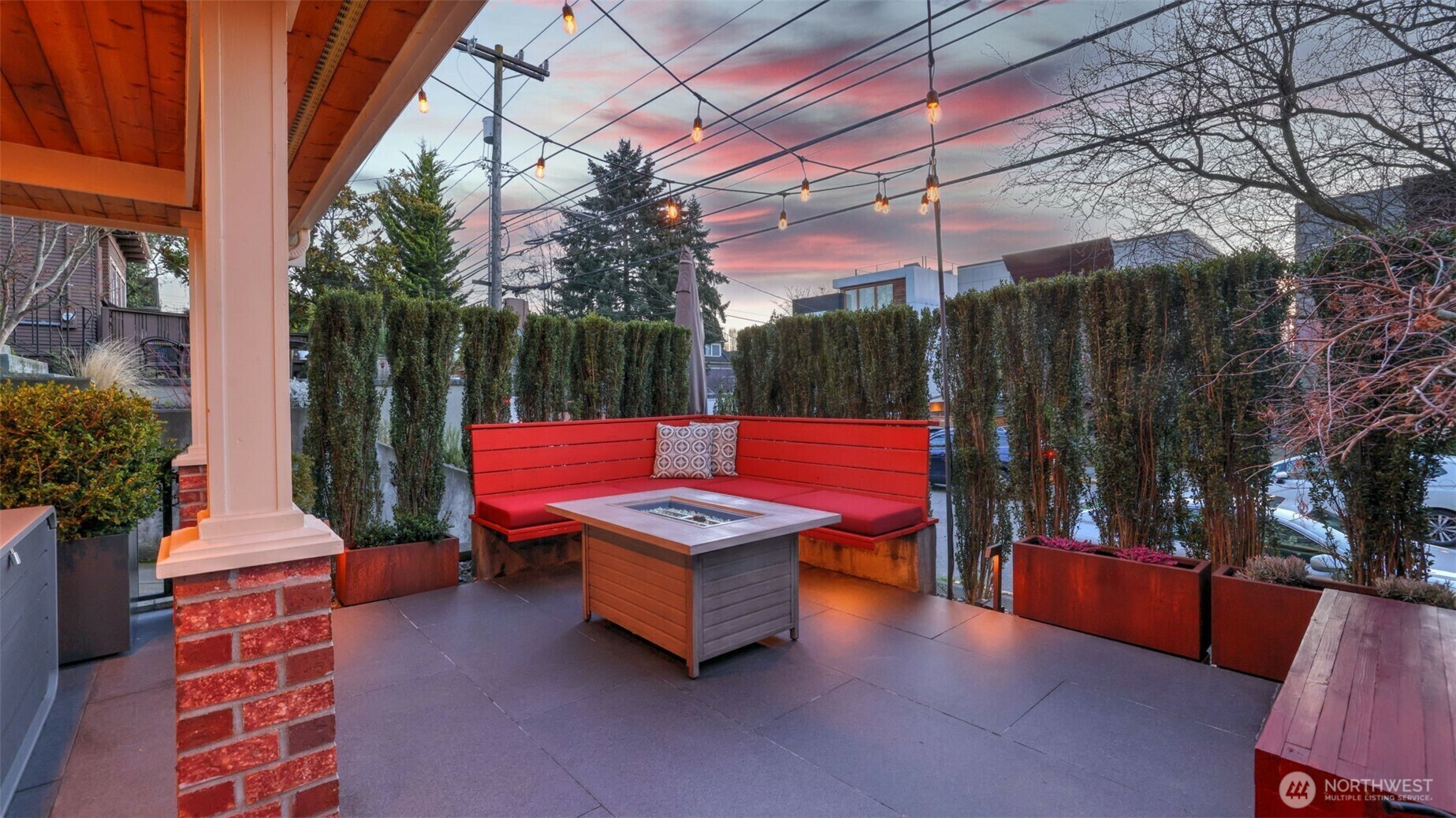 Property Photo: 222 A 12th Avenue E WA 98102