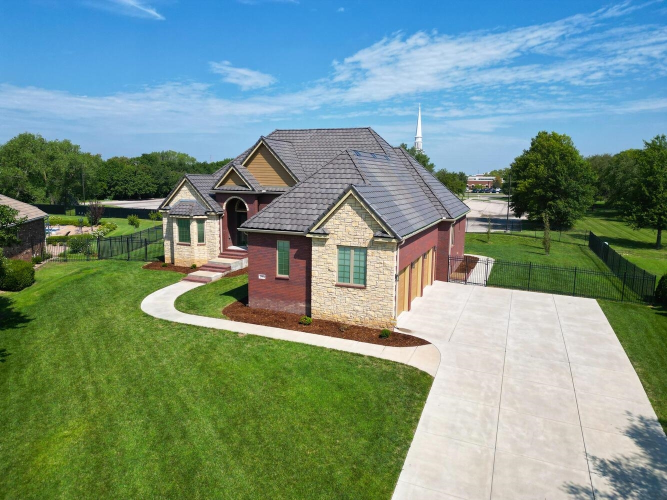 Property Photo:  2901 N Fox Pointe Cir  KS 67226 