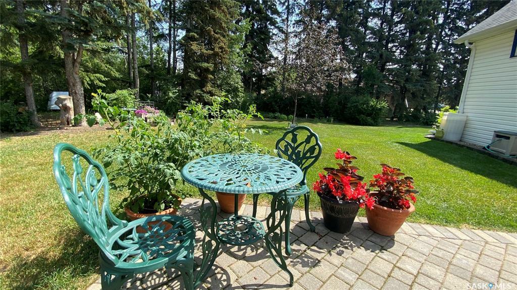 Property Photo: 1007 110th Avenue SK S0E 1T0