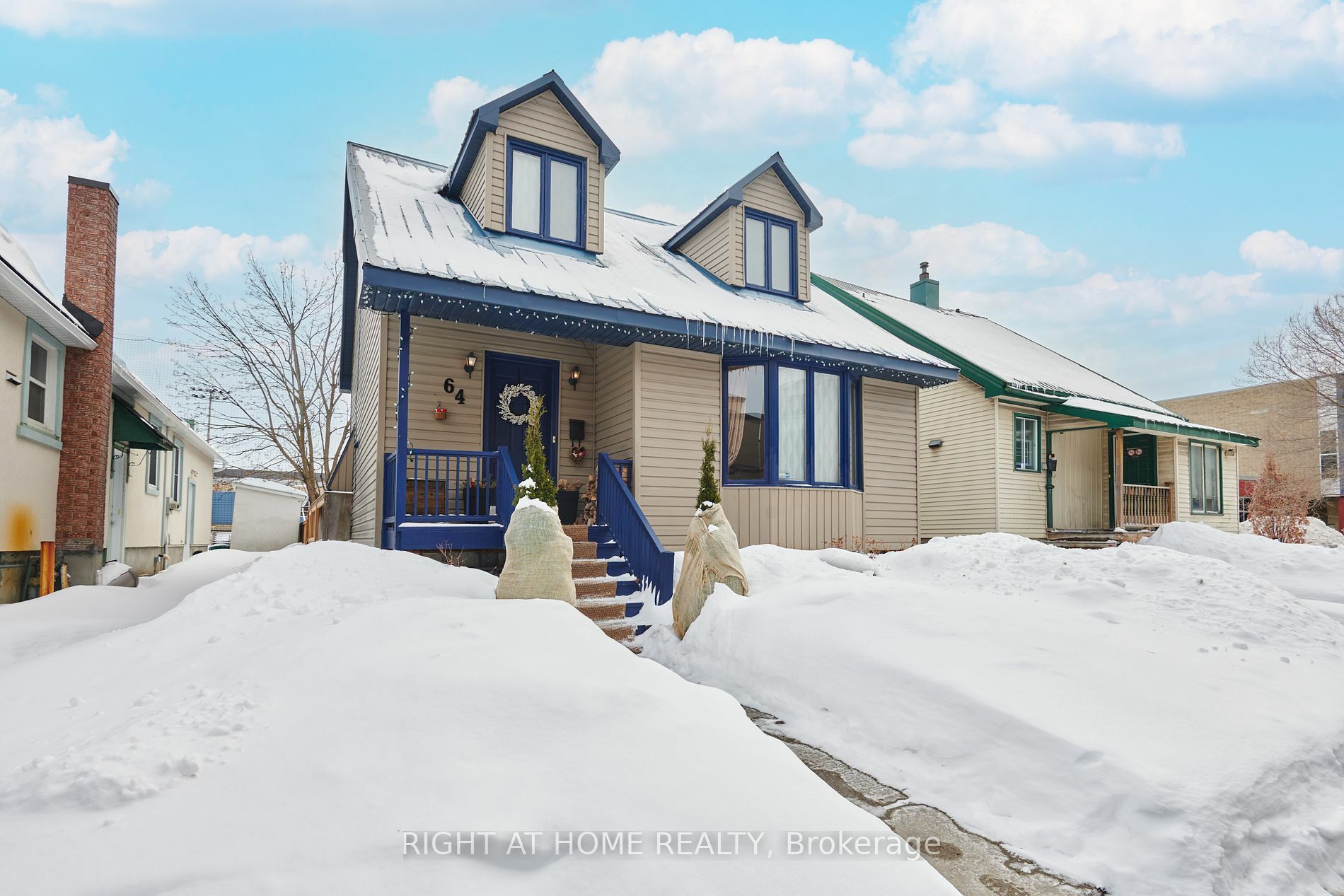 Property Photo:  64 Templeton St  ON K1N 6X3 