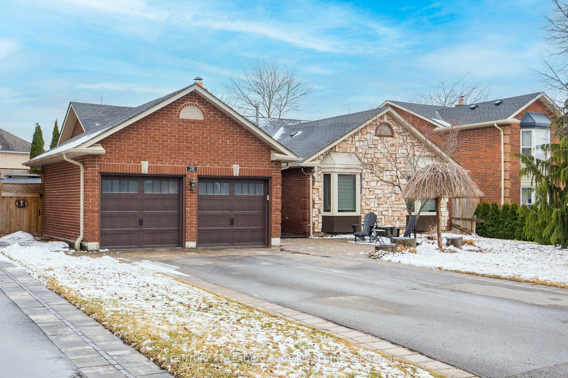 Photo de la propriété: 250 Lori Avenue ON L4A 6C7