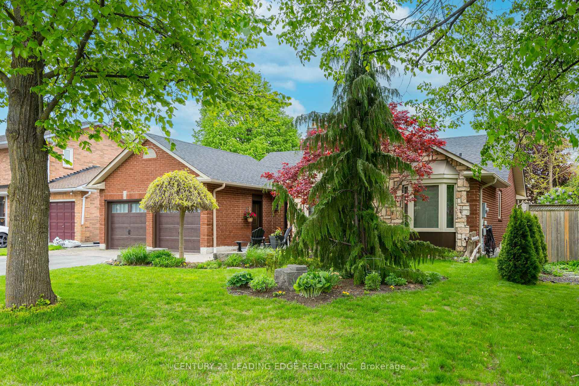 Property Photo: 250 Lori Avenue ON L4A 6C7