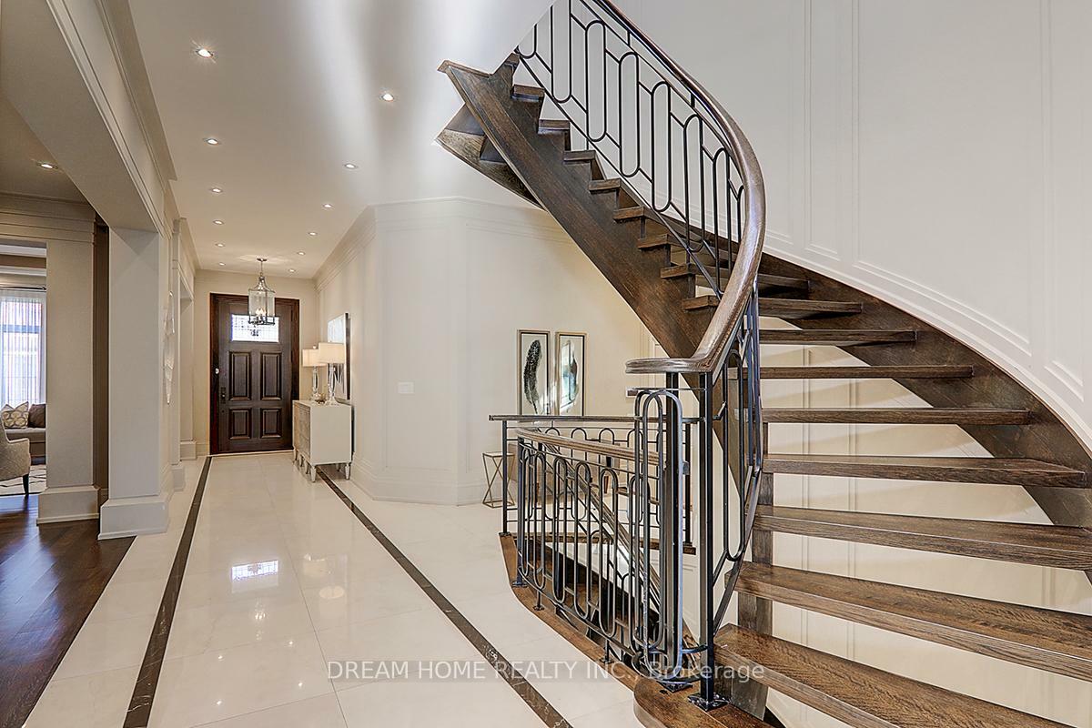 Property Photo: 225 Dunforest Avenue ON M2N 4J6