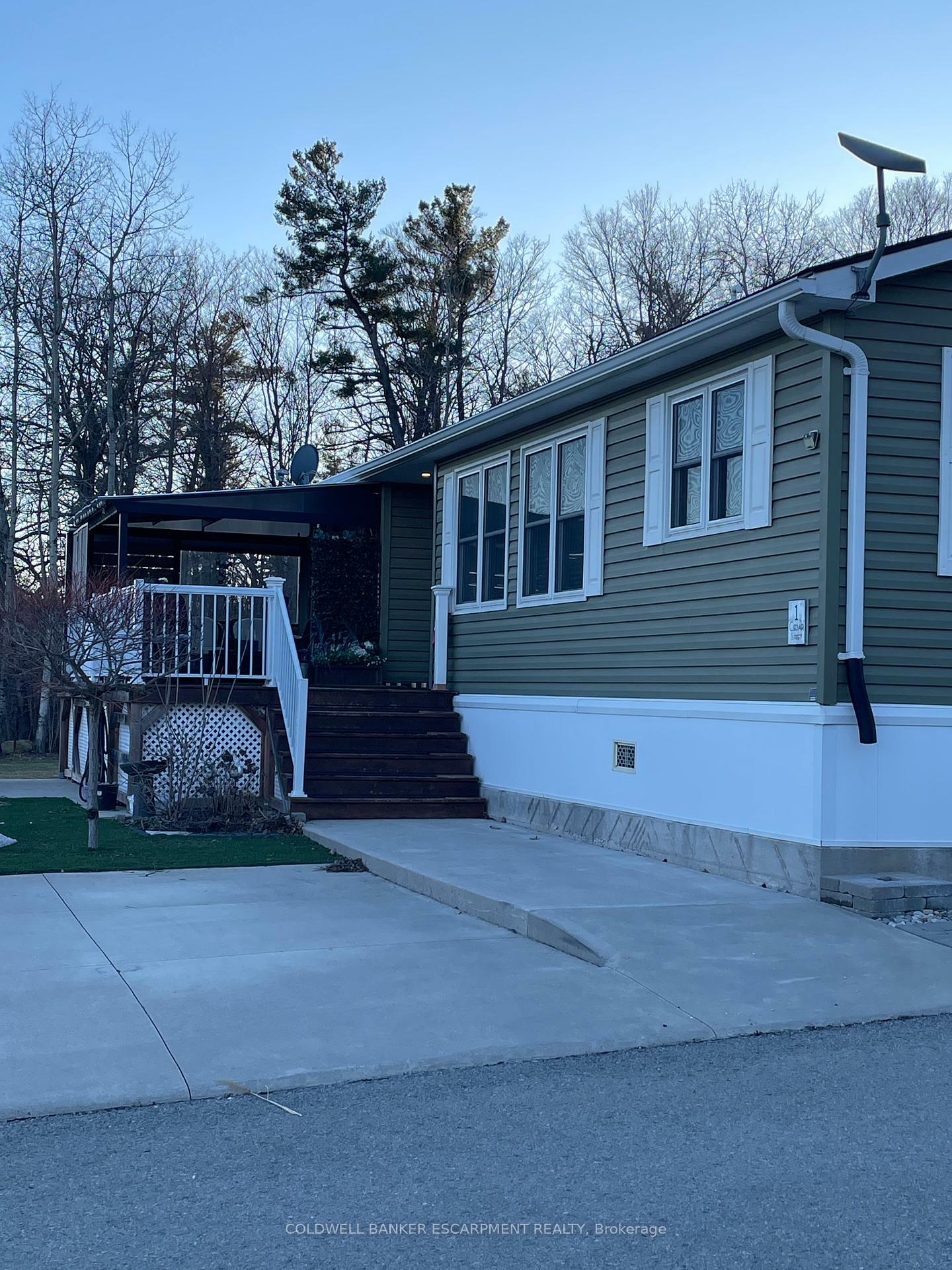 Photo de la propriété: 4449 Milburough Line 1 Cedar ON L7P 0C5