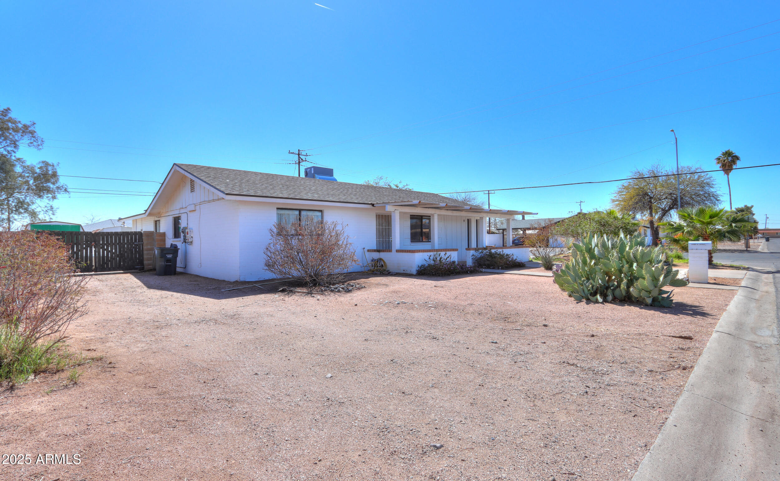 Property Photo: 1201 E Avila Avenue AZ 85122