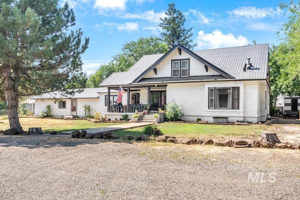 Property Photo: 85 W Washington Ave ID 83610