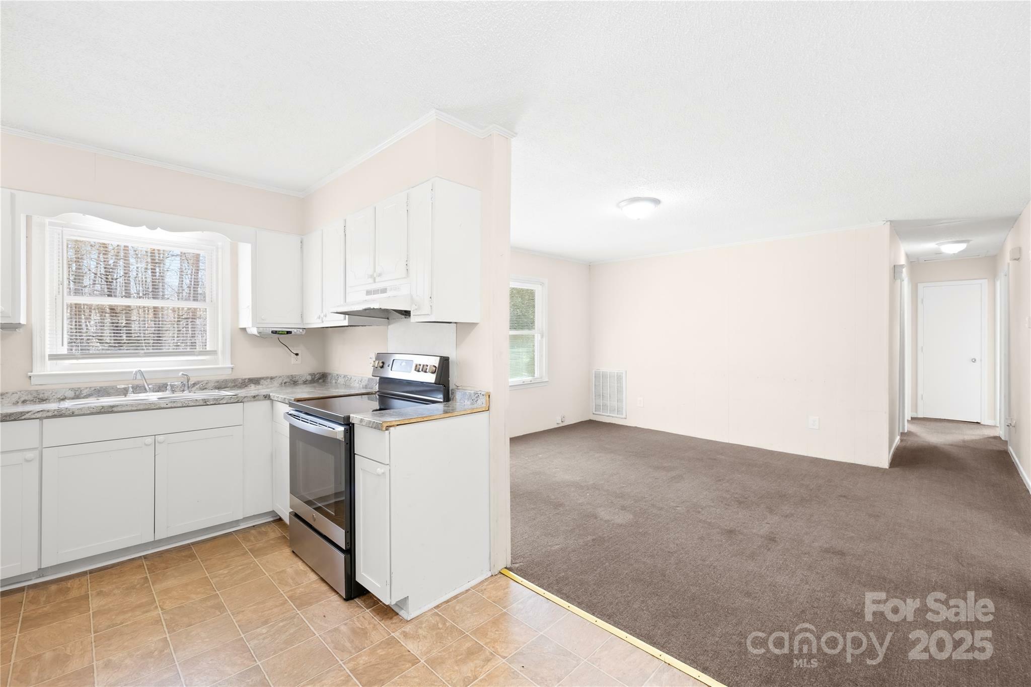 Property Photo: 1502 Northwoods Drive NC 28086