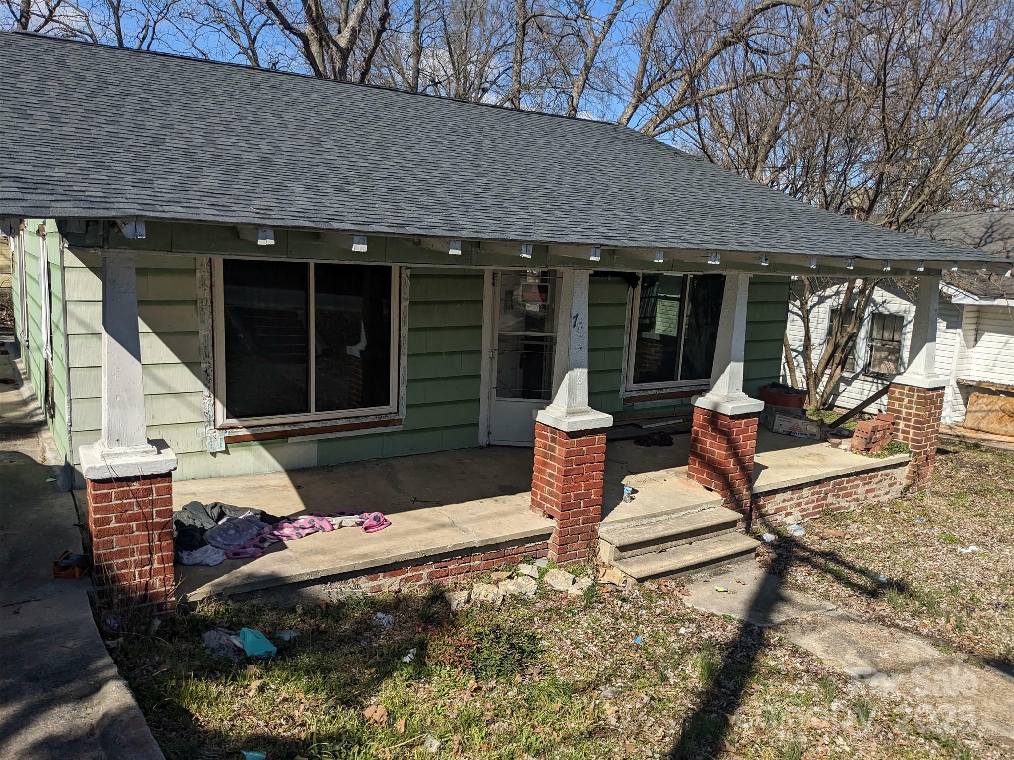 Property Photo:  702 E Guilford Street  NC 27360 