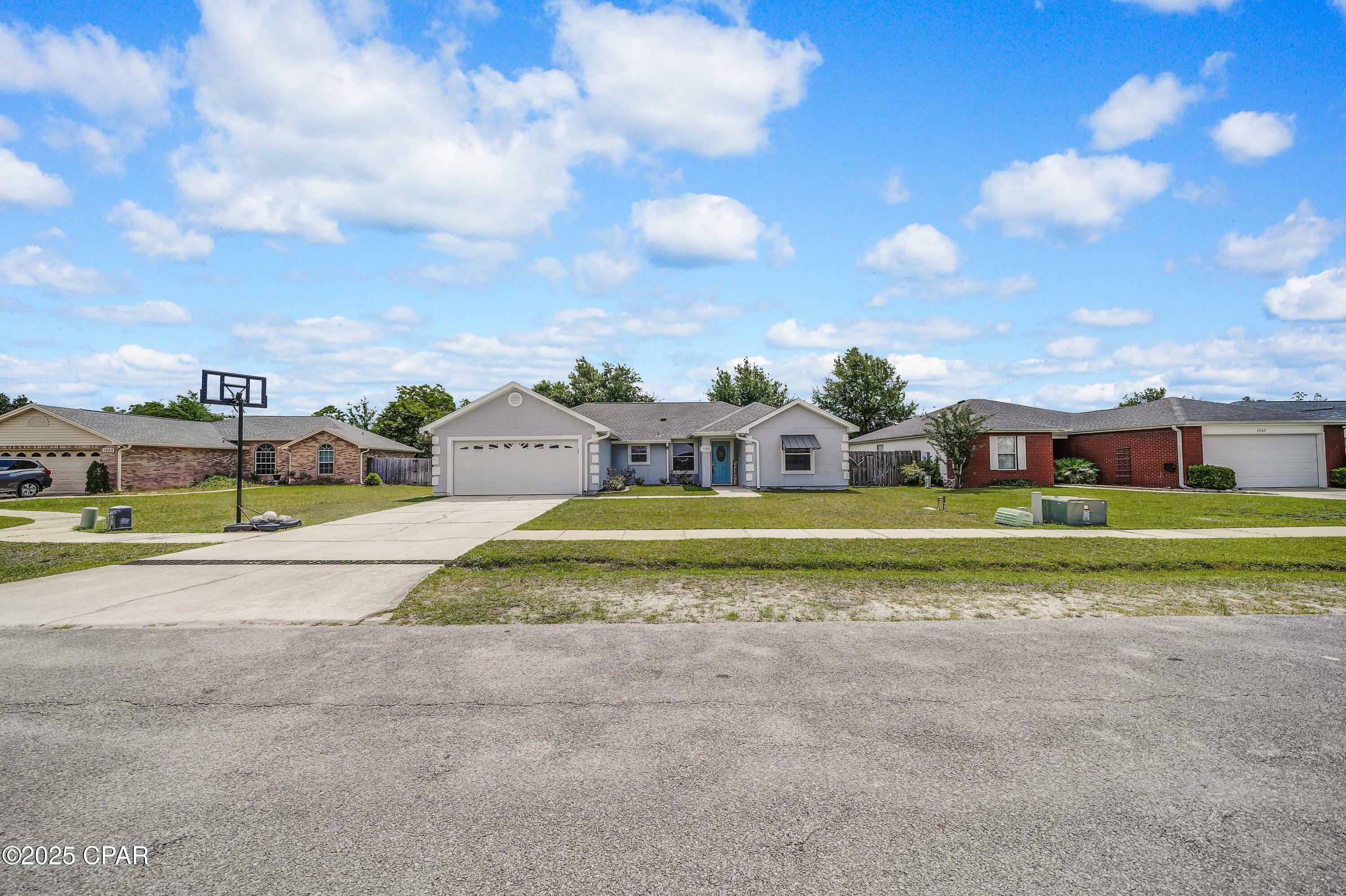 Property Photo: 1705 Rhett Place FL 32444