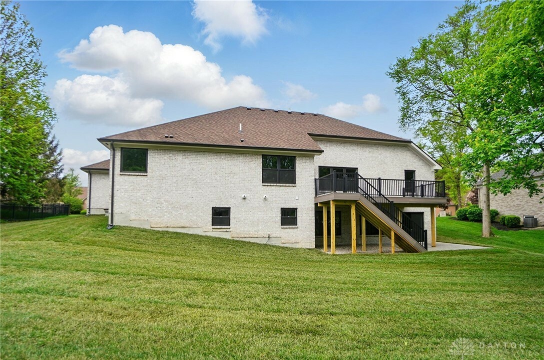 Property Photo: 6976 Rosecliff Place OH 45459