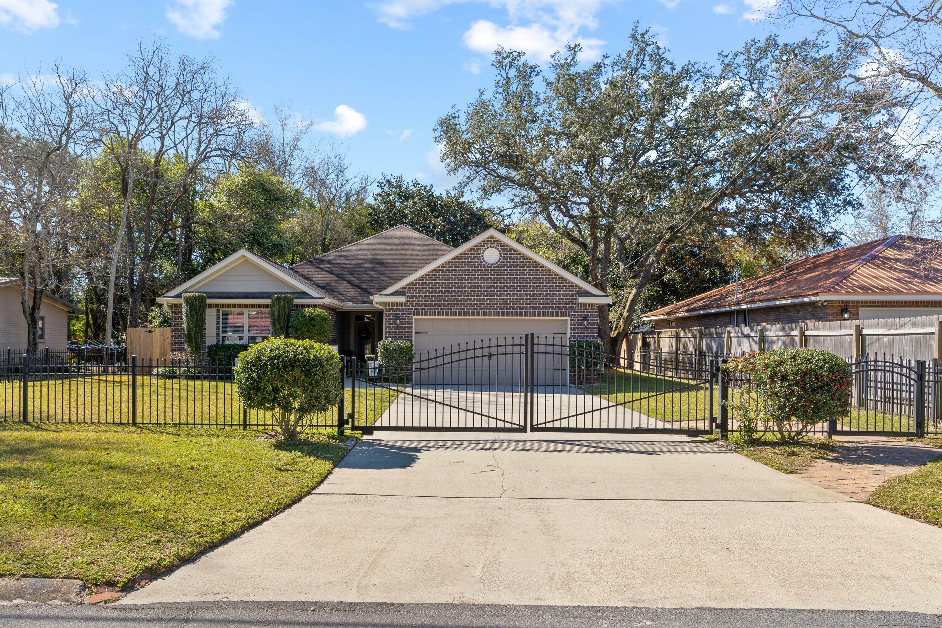 Property Photo:  203 Revere Drive  FL 32547 