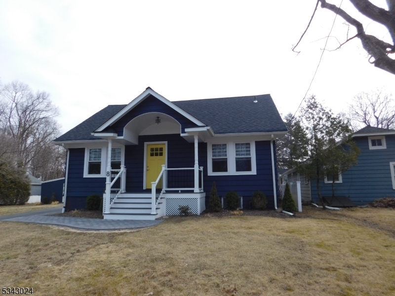 8 Edgewood Ave  Wyckoff Twp. NJ 07481 photo