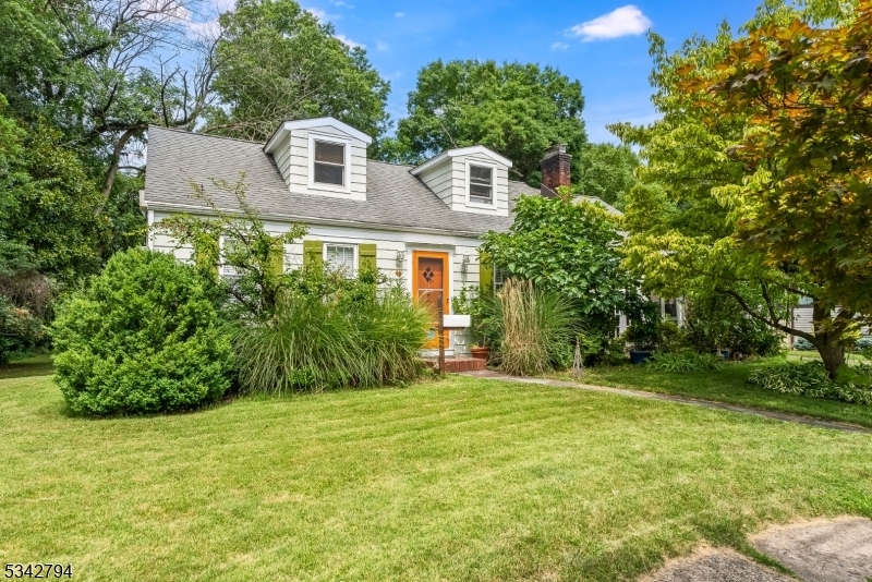 Property Photo:  40 Henshaw Ave  NJ 07081 