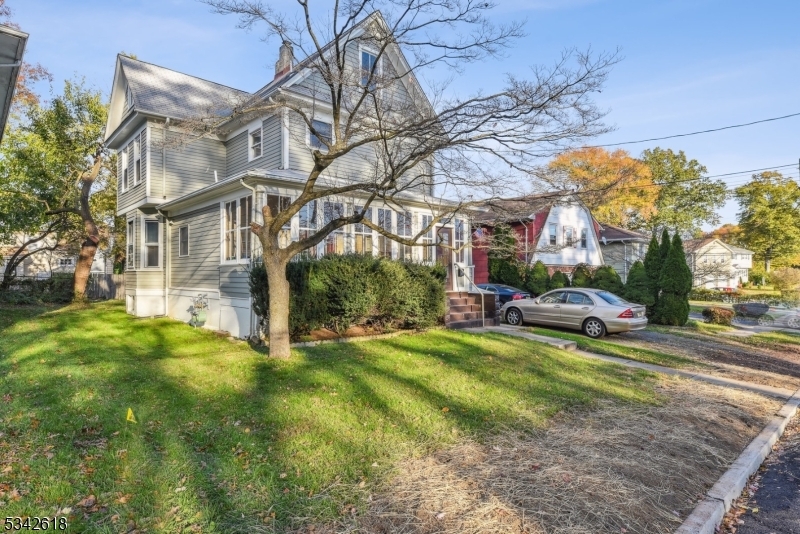 421 Bartlett St  Roselle Boro NJ 07203 photo
