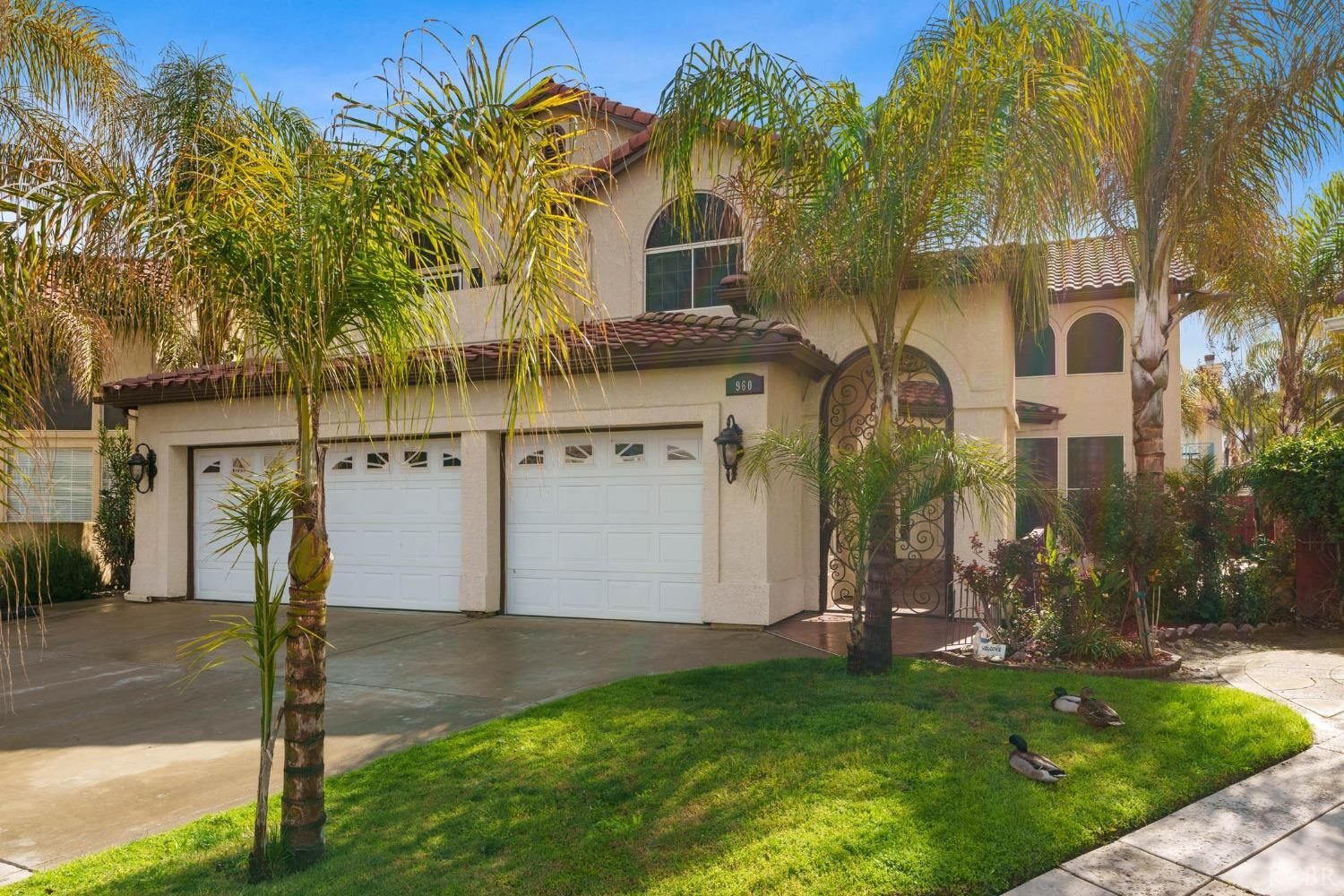 Property Photo:  960 Vista Place  CA 93245 