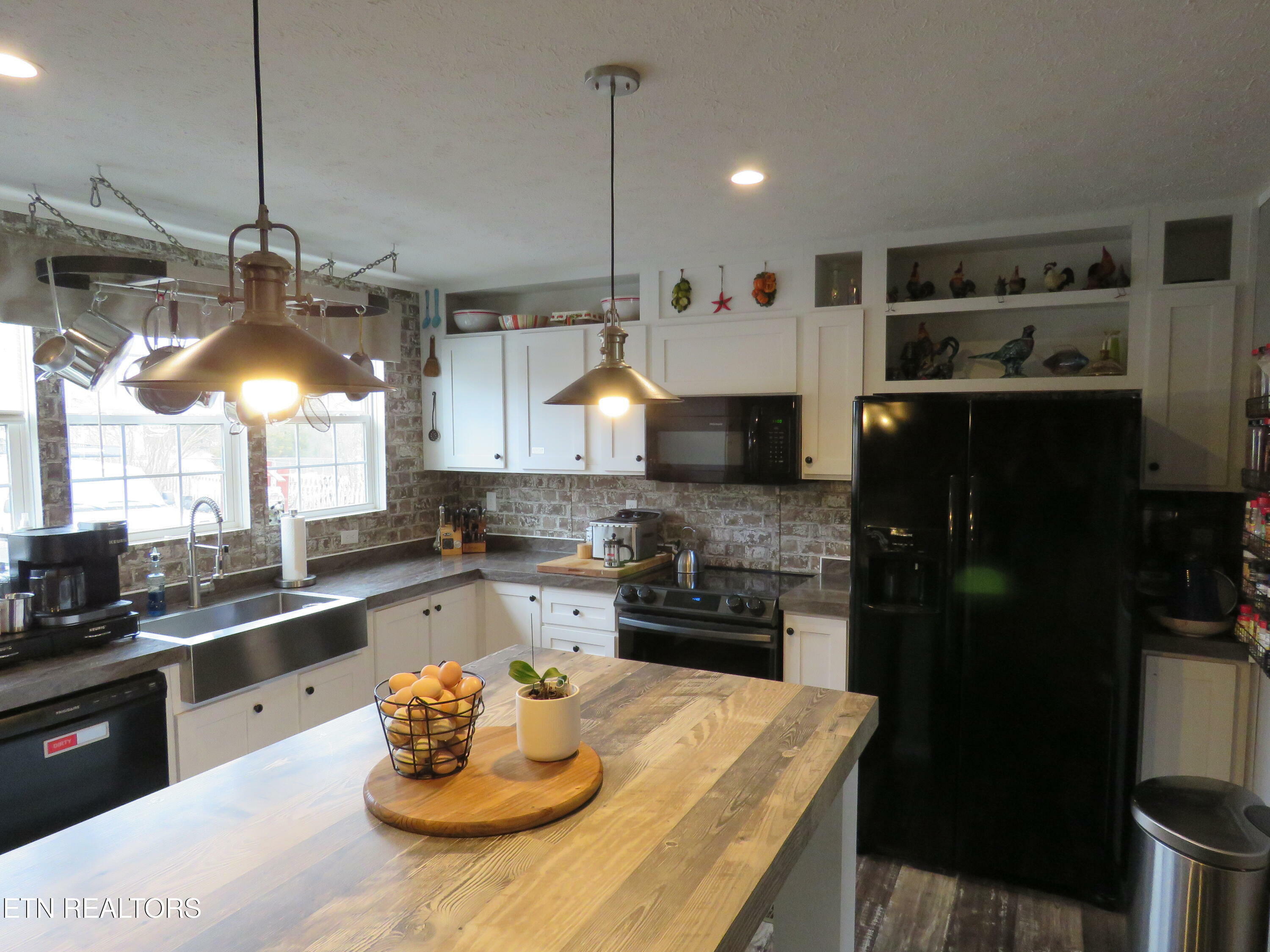 Property Photo: 115 Honeysuckle Rd TN 37774