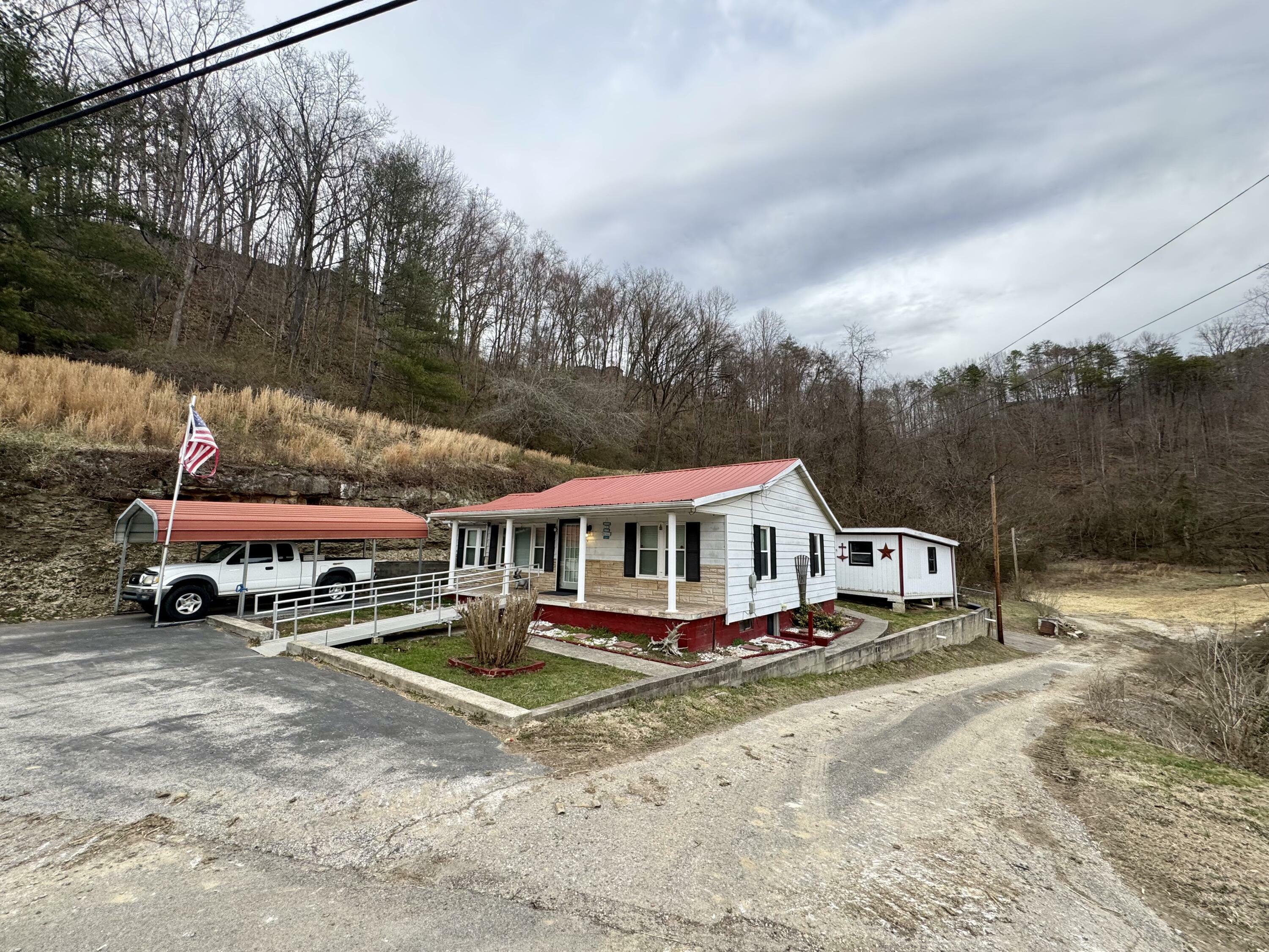 Property Photo:  477 Quicksand Road  KY 41339 