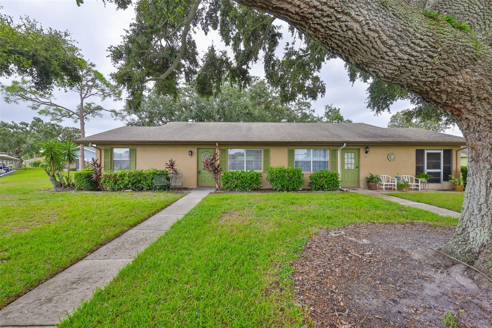 Property Photo: 1904 Canterbury Lane 11 FL 33573