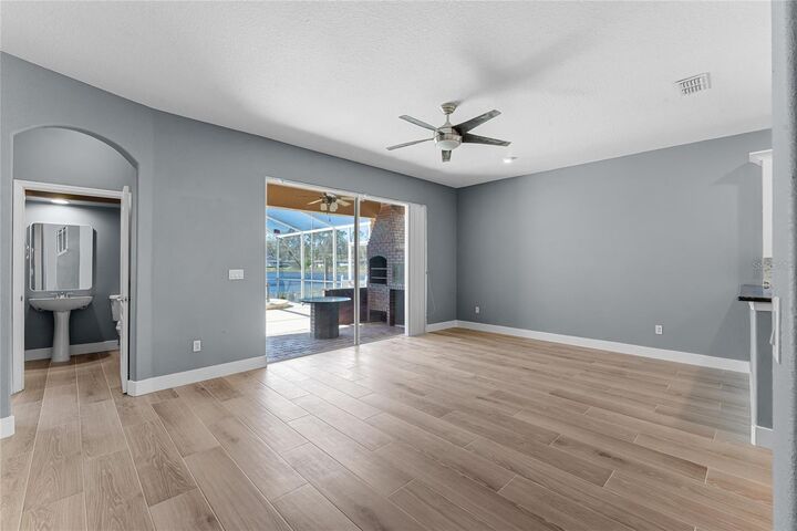 Property Photo: 352 Misty Oaks Run FL 32707
