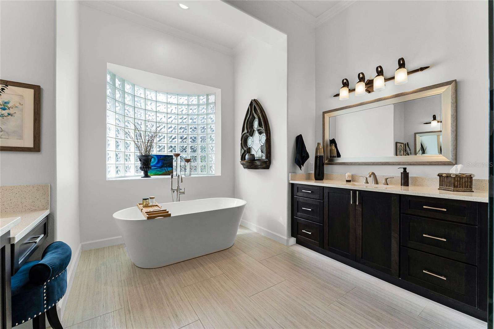 Property Photo: 1613 Glenwick Drive FL 34786