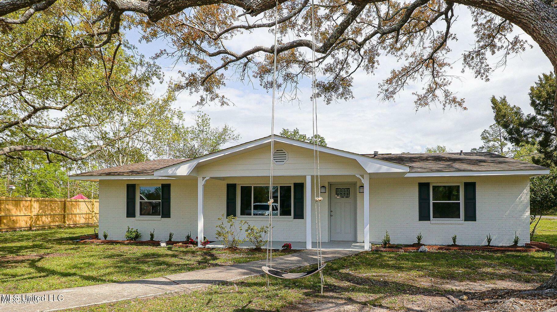 Property Photo:  211 Ninth Street  MS 39520 