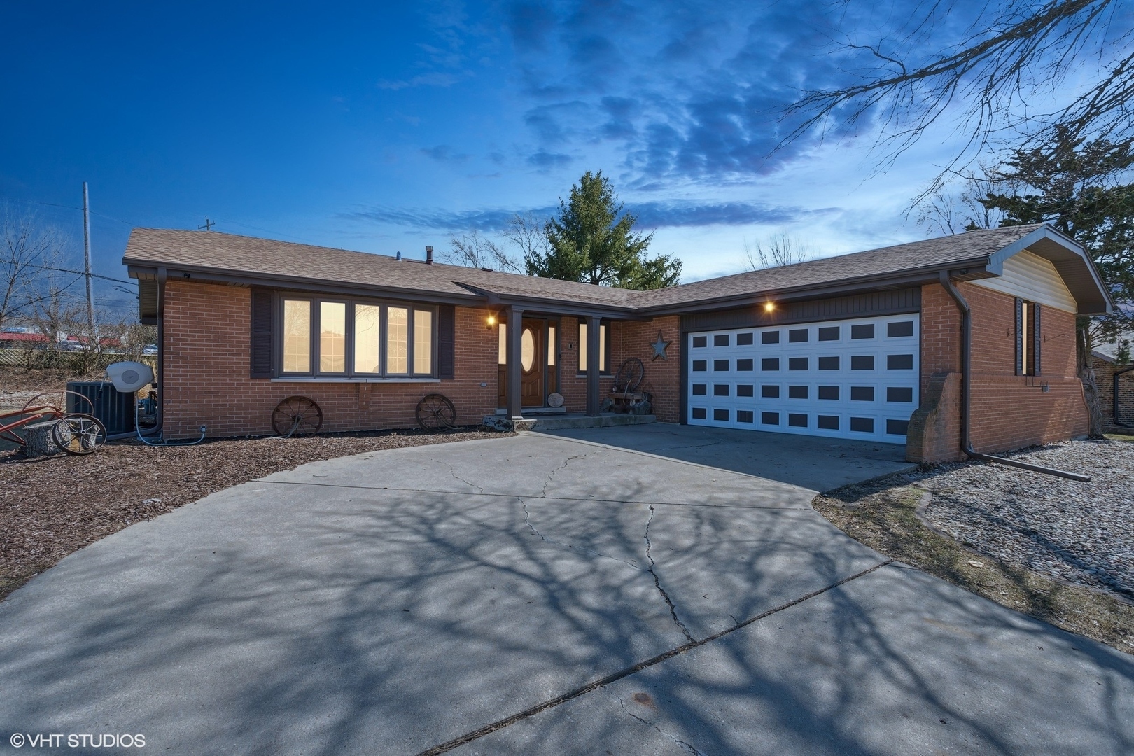 Property Photo: 1015 Oak Drive IL 60401